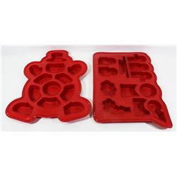 PAIR OF LARGE SILICONE BAKING PANS