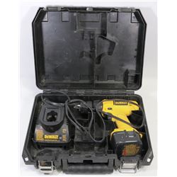 DEWALT ADJUSTABLE CLUTCH DRILL/DRIVER WITH BATTERY
