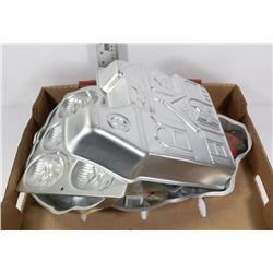 LARGE FLAT OF BAKING / CAKE PANS BY WWILTON SOME