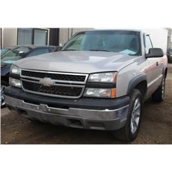 2006 CHEVROLET K1500 LS, 4X4