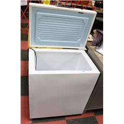 WESTINGHOUSE APT. SIZE DEEP FREEZE