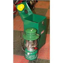COLEMAN LANTERN IN ORIGINAL TIN CASE INCL. FUEL