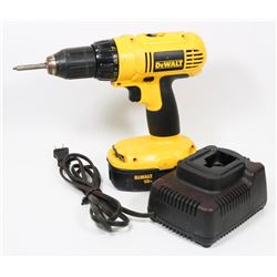 DEWALT 18 VOLT CORDLESS DRILL WITH CHARGER &