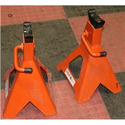 TWO SAMONA 6 TON JACK STANDS