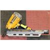 Image 1 : DEWALT D51823 CLIPPED HEAD FRAMING NAILER