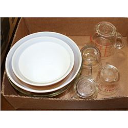 FLAT OF PYREX BOWLS AND MEASURING CUPS