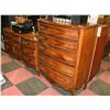 Image 1 : 2PC BEDROOM WOOD DRESSER SET QUEEN ANNE