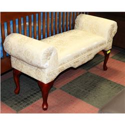 CREAM FABRIC LOUNGING BENCH