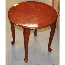 ROUND END TABLE.