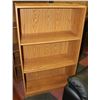 Image 1 : 3 SHELF BOOKCASE