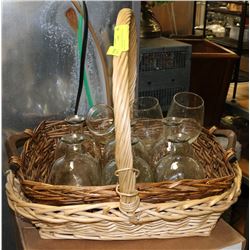 WICKER BASKETS WITH GLASS SQUARE JUGS