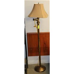 BRASS FLOOR LAMP W/EXTENSION ARM ON