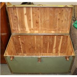 ESTATE TRUNK WITH KEY. KEY ON TAG #41 AT FRONT