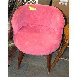 VINTAGE PINK VINTAGE VANITY CHAIR.