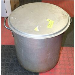 LARGE SOUP POT WITH LID