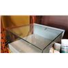 Image 2 : 2FT BY 2FT DISPLAY CASE