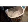Image 2 : ROLLING PATIO COOLER