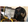 Image 2 : SHOP LIGHT AND BLACK FAN