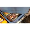 Image 3 : 2 TOTE OF CDS
