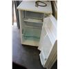 Image 2 : GOLDSTAR WHITE BAR FRIDGE