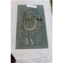 LOT OF RHINESTONE JEWELLRY