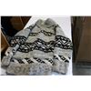 Image 2 : COWICHAN SWEATER