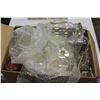 Image 3 : 2 HURRICANE LAMPS AND BOX OF GLASS AND CRYSTAL