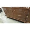 Image 1 : 6 DRAWER DRESSER AND MIRROR