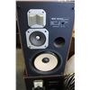 Image 2 : 2 PAIR OF AKAI FLOOR SPEAKERS SW-157 AND SW 137II