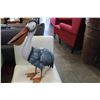 Image 1 : 2FT TALL METAL PELICAN