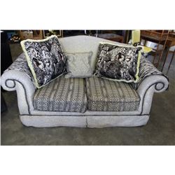 ZEBRA LOVE SEAT