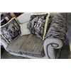 Image 2 : ZEBRA LOVE SEAT