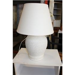 POTTERY TABLE LAMP