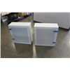 Image 1 : 2 ONE DOOR MEDICINE CABINETS