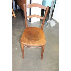 VINTAGE CARVED DINING CHAIR