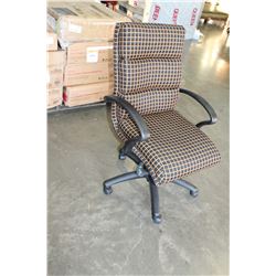 ROLLING GAS LIFT OFFICE CHAIR, VERY COMFORTABLE!