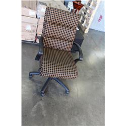 ROLLING GAS LIFT OFFICE CHAIR, VERY COMFORTABLE!