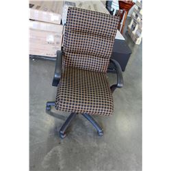 ROLLING GAS LIFT OFFICE CHAIR, VERY COMFORTABLE!