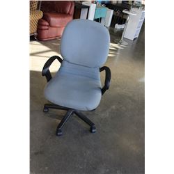 ROLLING GAS LIFT OFFICE CHAIR