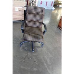 ROLLING GAS LIFT OFFICE CHAIR, VERY COMFORTABLE!