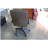 Image 2 : ROLLING GAS LIFT OFFICE CHAIR, VERY COMFORTABLE!