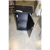 Image 2 : BLACK 1 DOOR STAND