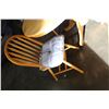 Image 2 : MAPLE DINING TABLE W/ 4 HOOP BACK CHAIRS