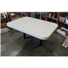Image 1 : VINTAGE DINING TABLE