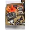 Image 2 : TRAY OF COLLECTIBLE CARS AND TOYS