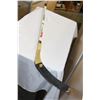 Image 1 : SIGNED STEVE YZERMAN DETROIT HOCKEY STICK GAME - USED