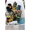 Image 2 : TOTE OF GLASSWARE, ART GLASS, AND COLLECTABLES