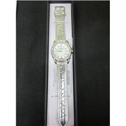 New ManHattan Quartz Stainless fashon watch / Silver