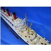 Image 11 : RMS Queen Mary Limited 40" w/ LED Lights Model Cruise Ship