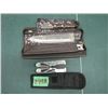 Image 1 : box with the multi-tool and knife